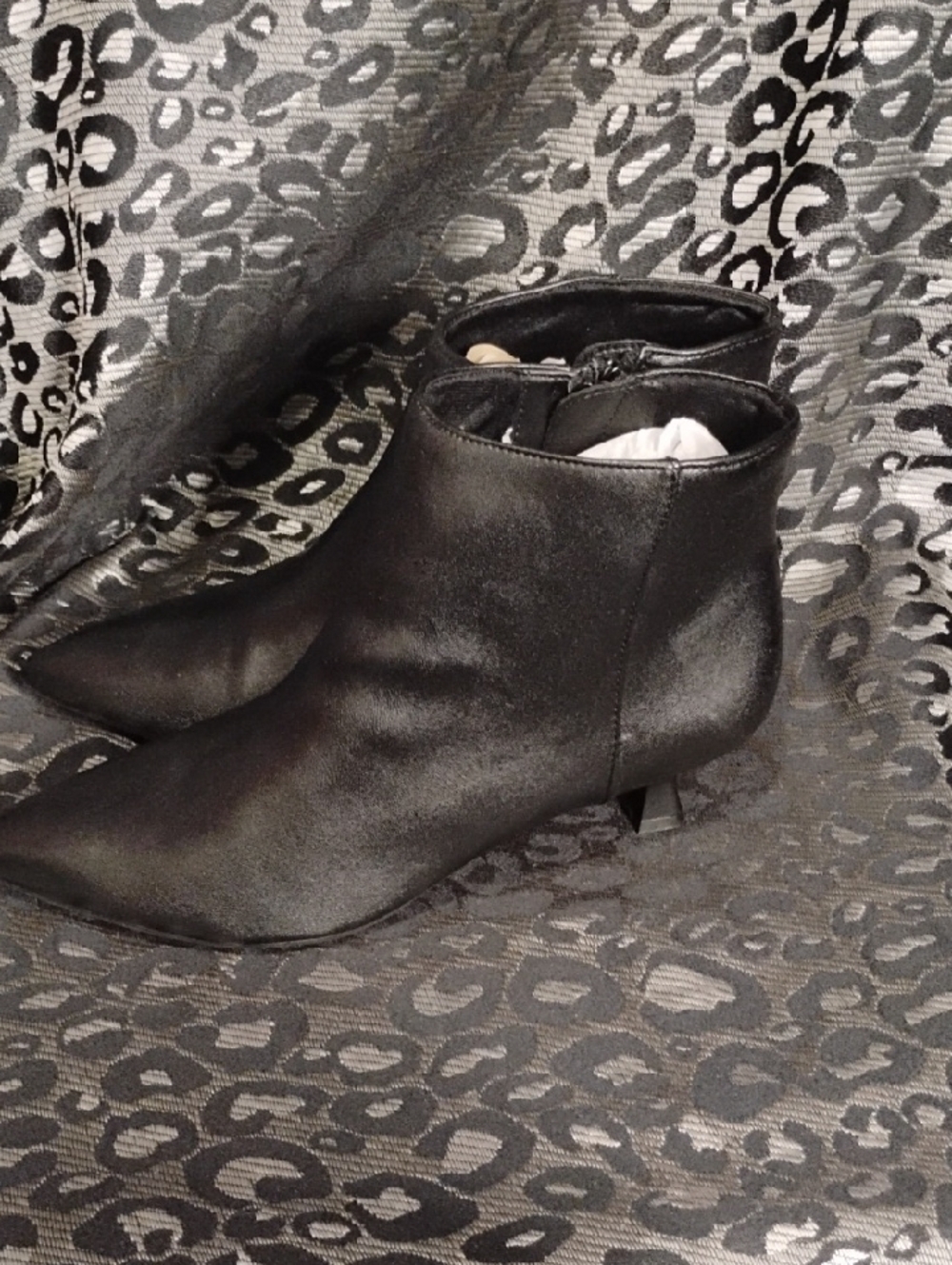 Life Stride Black Pointed Toe Ankle Booties NIB - Picture 4 of 6